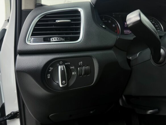 2015 Audi Q3 I (8U) Рестайлинг, белый, 1899000 рублей - вид 8