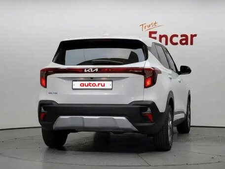 2023 Kia Seltos I Рестайлинг, белый, 1630000 рублей, вид 4