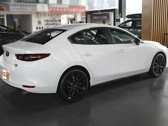 2025 Mazda 3 Axela IV (BP), белый, 3600000 рублей - вид 7