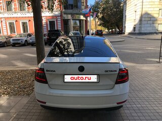 2018 Skoda Octavia III (A7) Рестайлинг, белый, 1850000 рублей, вид 4
