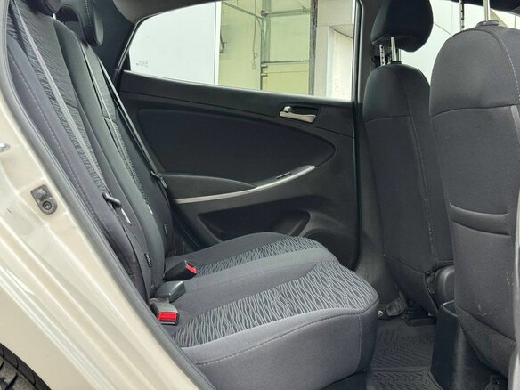 2015 Hyundai Solaris I Рестайлинг, бежевый, 900000 рублей - вид 10
