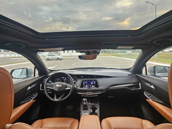 2023 Cadillac XT4 I, серебристый, 2050000 рублей - вид 7