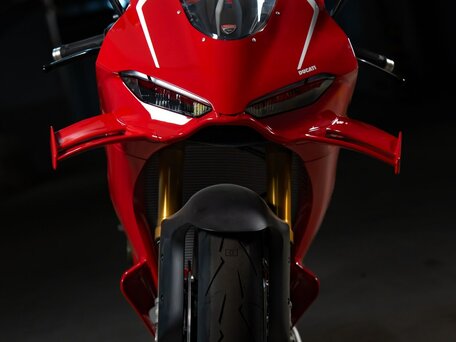 2026 Ducati Panigale V4, красный, 5350000 рублей, вид 4