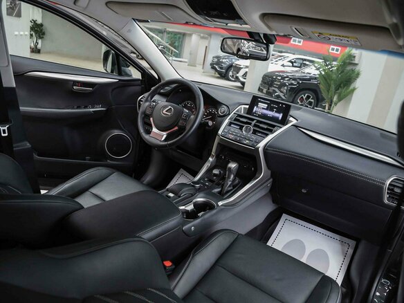 2017 Lexus NX 300 I Рестайлинг, чёрный, 2755000 рублей - вид 4