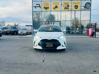 2021 Toyota Yaris IV, белый, 1229000 рублей, вид 3