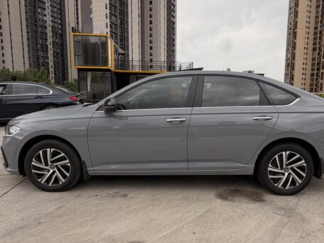 2023 Volkswagen Lavida III Рестайлинг, серый, 1450000 рублей, вид 4