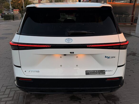 2026 Toyota bZ3X 50 kWh, белый, 2800000 рублей - вид 3
