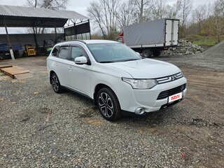2013 Mitsubishi Outlander III, белый, 1260000 рублей, вид 4