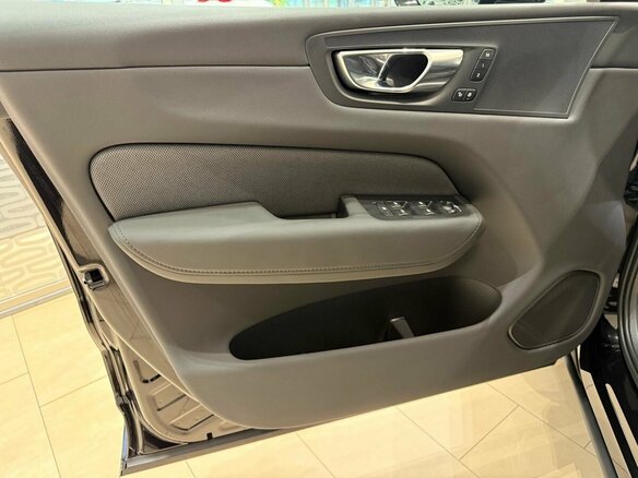 2026 Volvo XC60 II Рестайлинг 2, чёрный, 6650000 рублей - вид 16