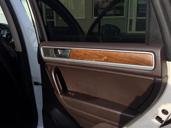 2012 Volkswagen Touareg II, белый, 1750000 рублей - вид 12