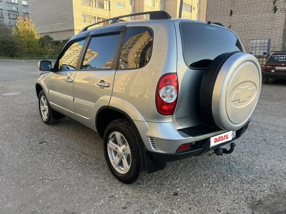 2014 Chevrolet Niva I Рестайлинг, серебристый, 678000 рублей - вид 3