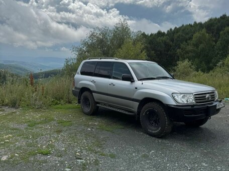 2004 Toyota Land Cruiser 105 100 Series Рестайлинг 1, серебристый, вид 5