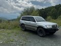 2004 Toyota Land Cruiser 105 100 Series Рестайлинг 1, серебристый - вид 4