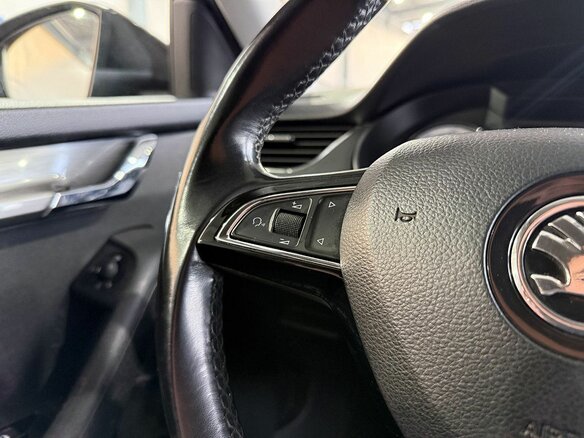 2017 Skoda Octavia III (A7) Рестайлинг, белый, 1599000 рублей - вид 12