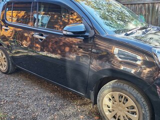 2017 Toyota Passo III, чёрный, 850000 рублей, вид 3