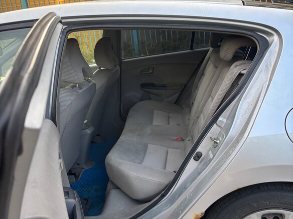2010 Honda Insight II, серебристый, 350000 рублей - вид 14