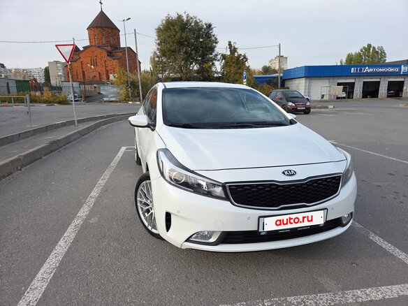 2017 Kia Cerato III Рестайлинг (Classic), белый, 1590000 рублей - вид 2
