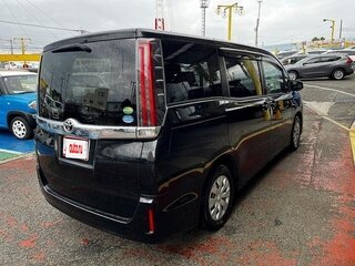 2018 Toyota Noah III (R80) Рестайлинг, чёрный, 1860004 рублей, вид 3