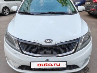 2013 Kia Rio 4-speed III, белый, 650000 рублей, вид 2