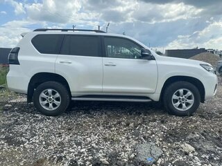 2021 Toyota Land Cruiser Prado 150 Series Рестайлинг 3, белый, 7500000 рублей, вид 4