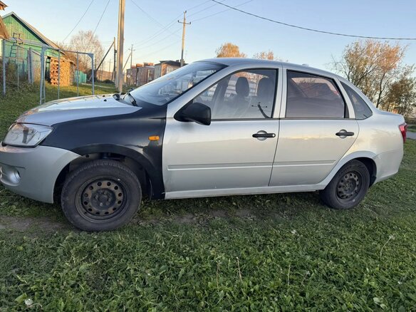 2011 Lada (ВАЗ) Granta I, серебристый, 350000 рублей - вид 2