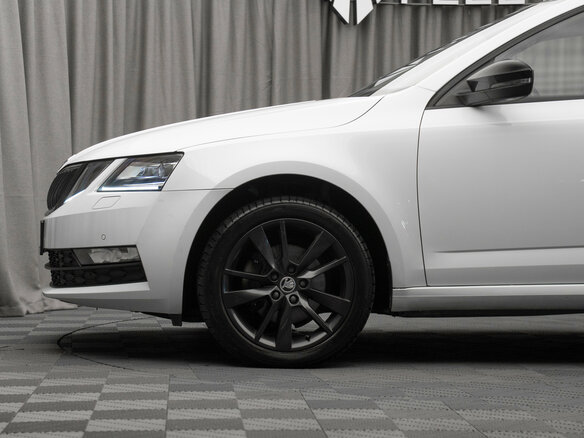 2017 Skoda Octavia III (A7) Рестайлинг, белый, 2120000 рублей - вид 7