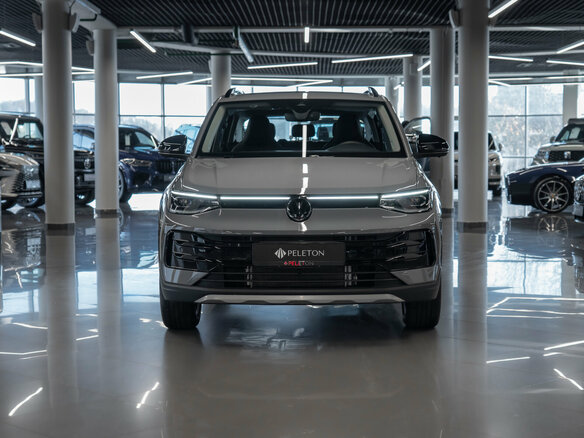 2026 Volkswagen Tharu XR, серый, 2890000 рублей - вид 2
