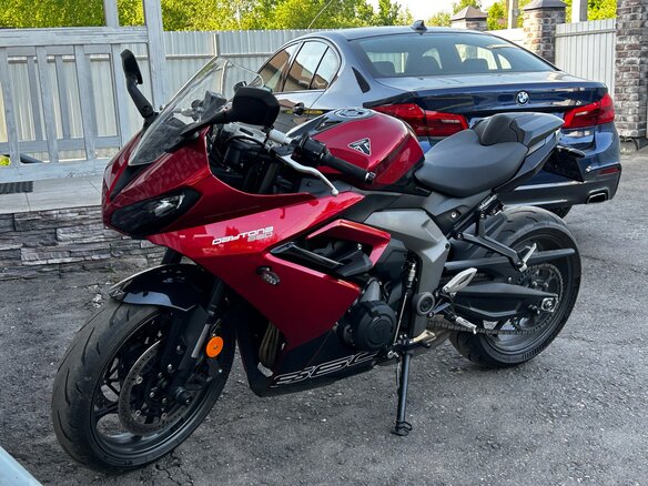 2024 Triumph Daytona 660, красный - вид 2