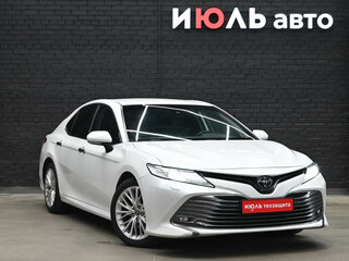 2018 Toyota Camry VIII (XV70), белый, 2560000 рублей, вид 3