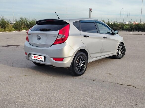 2012 Hyundai Solaris I, серебристый, 490000 рублей - вид 4