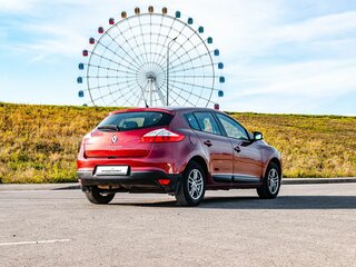 2014 Renault Megane III Рестайлинг, красный, 800000 рублей, вид 2