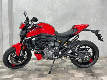 2023 Ducati Monster 937, красный, 989000 рублей, вид 2