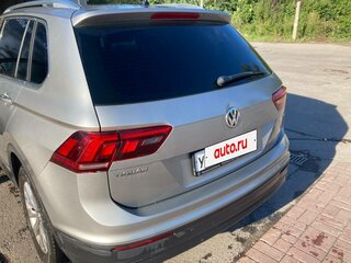 2017 Volkswagen Tiguan II, серебристый, 2300000 рублей, вид 3