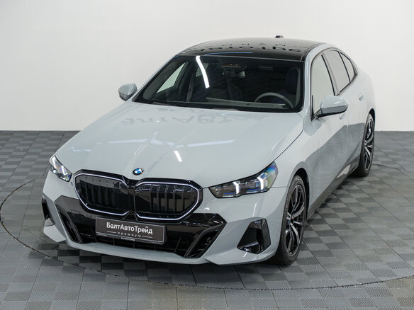 2025 BMW 5 серии 540d xDrive VIII (G60/G61/G68), серый, 12989000 рублей - вид 31