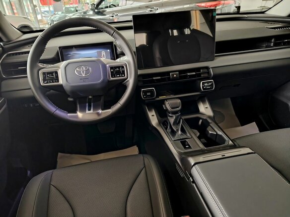 2026 Toyota RAV4 VI (XA60), чёрный - вид 11