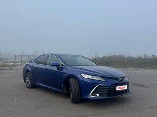 2021 Toyota Camry VIII (XV70) Рестайлинг, синий, 3495000 рублей, вид 3
