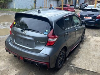 2017 Nissan Note Nismo e-Power II Рестайлинг, серый, 1450000 рублей, вид 4