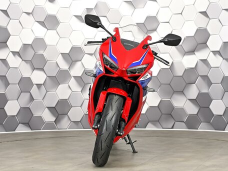 2025 Honda CBR 650R, красный, 1177000 рублей, вид 5