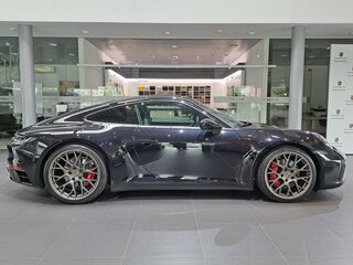 2019 Porsche 911 Carrera 4S VIII (992), чёрный, 14650000 рублей, вид 4