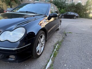2005 Mercedes-Benz C-Класс 230 II (W203) Рестайлинг, чёрный, 630000 рублей, вид 1