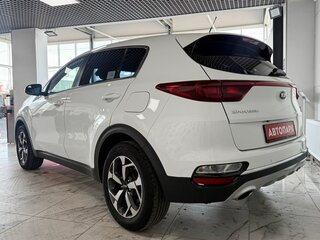 2020 Kia Sportage IV Рестайлинг, белый, 1989000 рублей, вид 4
