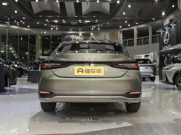 2026 Lexus ES 200 VII Рестайлинг 2, зелёный, 5690000 рублей - вид 5