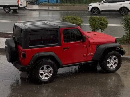 2018 Jeep Wrangler IV (JL), красный, 2900000 рублей, вид 5