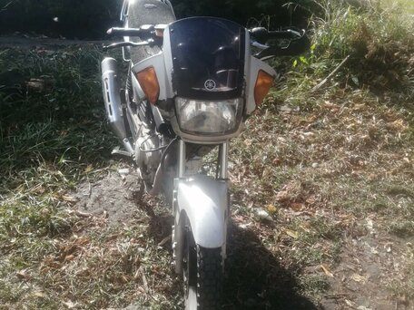 2012 Yamaha YBR125, серебристый, 90000 рублей, вид 4