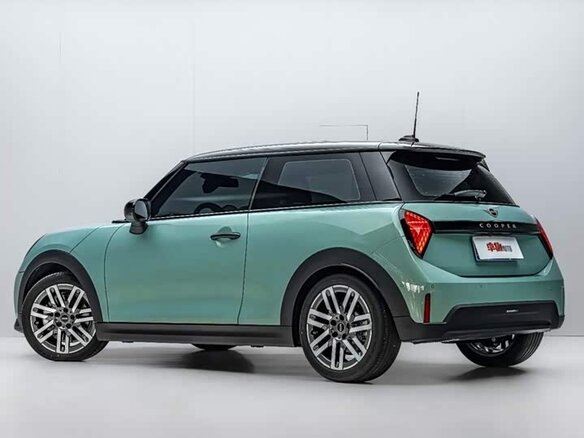 2025 Mini Hatch C IV (F65/F66/J01), зелёный, 3520000 рублей - вид 4