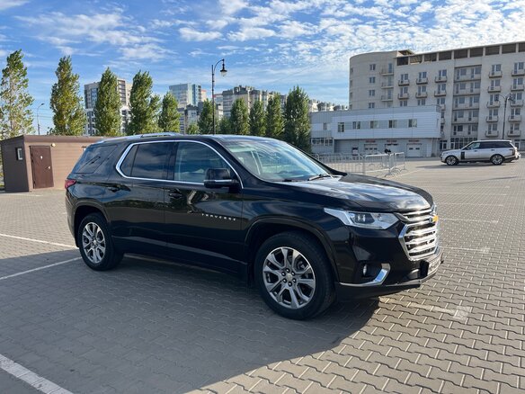 2019 Chevrolet Traverse II, чёрный, 3000000 рублей - вид 2