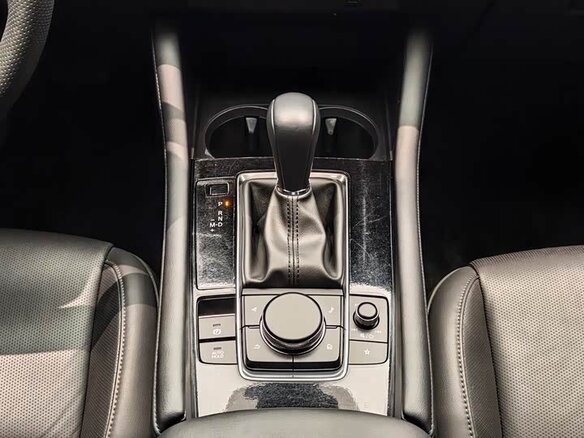 2022 Mazda 3 Axela IV (BP), серебристый, 1320000 рублей - вид 9