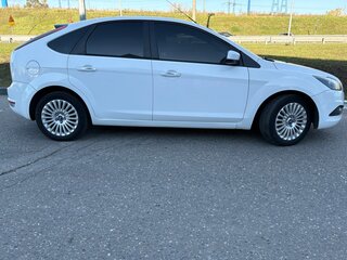 2010 Ford Focus II Рестайлинг, белый, 585000 рублей, вид 2