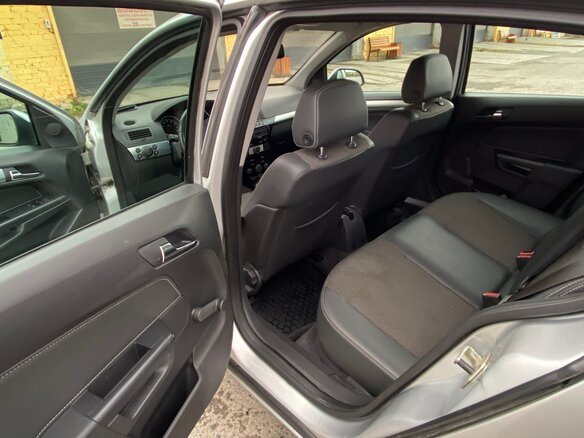 2010 Opel Astra H Рестайлинг, серебристый, 450000 рублей - вид 8