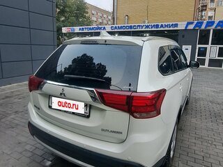 2018 Mitsubishi Outlander III Рестайлинг 2, белый, 2500000 рублей, вид 3